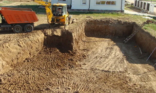 Рытье котлованов под фундамент в Кирово-чепецке – цена от 2565 руб. за м3 | 2Землекопа-Крв